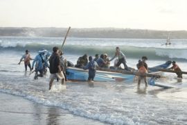 Waspadai gelombang tinggi 2,5 meter di perairan Kalsel