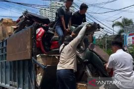 Polisi tangkap sopir truk yang angkut belasan motor curian