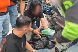 Polda Riau tangkap seorang residivis bawa 14 kg sabu dan 6.800 butir pil ekstasi