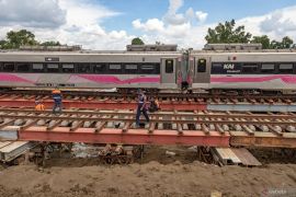 Jalur KA yang terdampak banjir di Grobogan kembali beroperasi