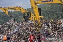 Pascalongsor gunungan sampah di TPA Sarimukti