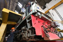 Daop 8 siapkan 58 lokomotif dan 417 kereta selama Lebaran 2025