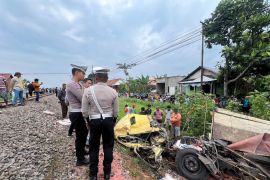 Sejumlah kereta api terdampak imbas laka KA dan truk di Kediri