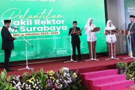 Rektor UM Surabaya lantik empat wakil rektor baru periode 2025-2029