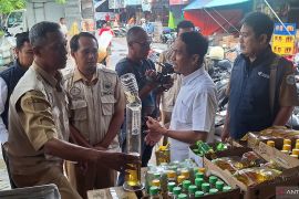 Petugas gabungan temukan Minyakita tak sesuai takaran di Lamongan