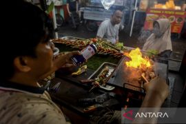 Penjualan takjil di Pasar Lama Tangerang