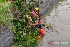 Siswa SD tenggelam di Sungai Pucang Sidoarjo ditemukan meninggal dunia