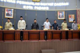 Wako Fadly Amran sampaikan LKPJ kepada DPRD Kota Padang