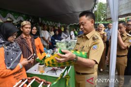 Pemerintah Kota Pontianak tekan kenaikan harga hadirkan operasi pasar Bazar Murah