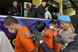 Polrestabes Bandung amankan 8 pelaku penggelapan mobil rental