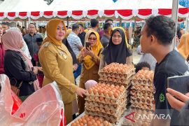 Pemkot Kendari gandeng distributor gelar pasar murah untuk tekan inflasi