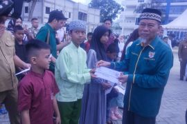 Baznas salurkan santunan ke anak yatim piatu di Kendari