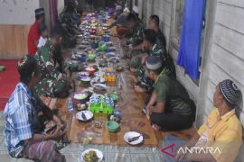 Satgas TMMD ke-123 buka puasa Bersama warga Talusi