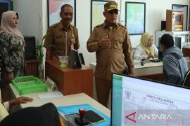 Kotabaru Regent emphasizes quick population services