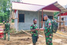 Satgas TMMD Kodim 1708 Biak bagikan vitamin kepada personel