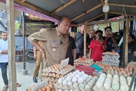 Bupati Langkat sidak pasar Tanjungpura pastikan harga sembako stabil