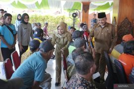 315 tukang becak di Mojokerto terima bantuan Lebaran Rp350.000/orang