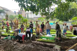 Terdampak longsor, Pemkot Bandung relokasi delapan makam di TPU Nagrog