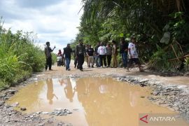Kubu Raya percepat perbaikan jalan poros Kuala Dua-Sungai Asam
