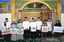 Safari Ramadan di Masjid Nurul Hikmah, Wagubri SF Hariyanto: Semoga BRK Syariah murah rezekinya