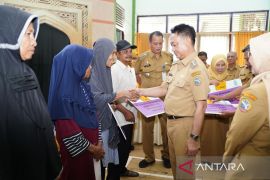 Pemerintah Kota Pontianak salurkan bansos uang tunai senilai Rp2,58 miliar