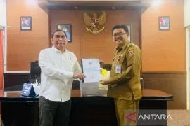PWI Kalsel serahkan laporan pertanggungjawaban HPN 2025