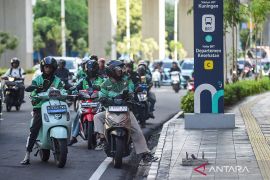 Pemerintah dorong perusahaan layanan angkutan daring untuk memberikan Bonus Hari Raya berdasarkan keaktifan mitra