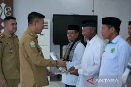 Bupati Konawe Selatan lantik 25 Imam Masjid kecamatan