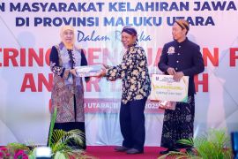 Gubernur Khofifah ajak perkuat pasar usaha Jatim dan Malut