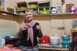 Erlin majukan warkop di Pasar Raya Inpres dengan modal Bank Kalbar