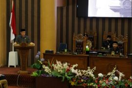 Bupati Tanah Bumbu sampaikan jawaban pandangan umum DPRD