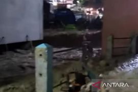 Bangunan menjorok ke sungai penyebab banjir dibongkar Pemkab Cianjur