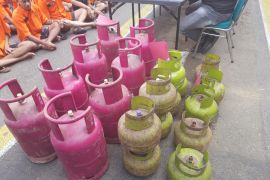 Polresta Bukittinggi-Sumbar tangkap warga pengoplos gas sudah 5 tahun