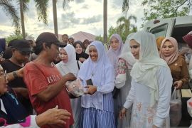 Dharma Wanita Persatuan Pemkab Langkat bagikan 1.000 takjil berbuka puasa