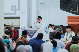 Pemkab Solok beri hadiah umroh  bagi ASN rajin ibadah selama Ramadhan