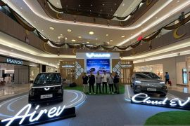 Wuling perkenalkan New Air ev dan New Cloud EV di Surabaya