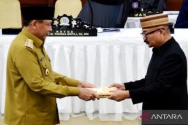 Gubernur Gorontalo serahkan LKPJ Tahun 2024 ke DPRD