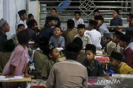 Belajar mengaji untuk anak-anak saat Ramadhan