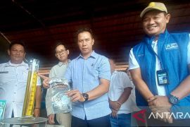 DPRD Babel tinjau distributor MinyaKita pastikan berat pas sesuai ukuran