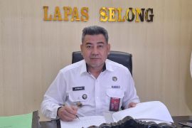 Terpopuler: Solidaritas sosial di NTB saat Idul Fitri, open house Prabawo hingga remisi napi saat lebaran