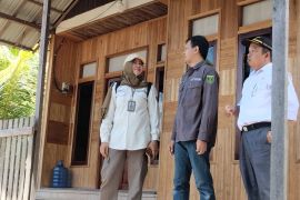 Warga Desa Ampukung ikuti sosialisasi rehabilitasi RTLH