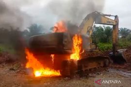 Polisi selidiki pembakaran ekskavator di Mukomuko, pelaku misterius