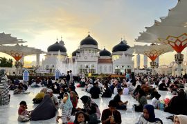 Masjid Raya Baiturrahman dipadati pengunjung untuk ngabuburit