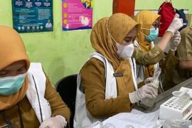 Pemkot Jakut periksa takjil pastikan aman dikonsumsi masyarakat