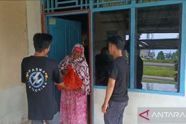 HMI Babel bantu ringankan beban masyarakat dengan membagikan sembako