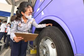 Pemeriksaan kelaikan bus angkutan Lebaran