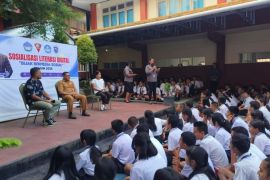 Diskominfo Kota Ambon sosialisasi literasi digital ke siswa SMP