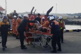 15 korban dievakuasi dari insiden kebakaran kapal di Lamongan