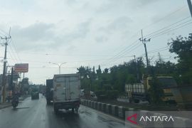 Dishub Cirebon memperbaiki PJU di jalur Pantura jelang Lebaran 2025