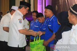 Gubernur Maluku minta ASN salurkan zakat lewat Baznas agar tepat sasaran
